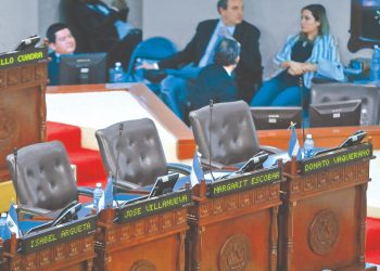 ARENA se queda con 11 diputados al estar vacía la curul de Margarita Escobar