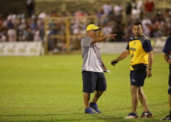 Eraldo Correia, técnico de Firpo. «Yo esperaba un triunfo, pero no jugamos contra inválidos»