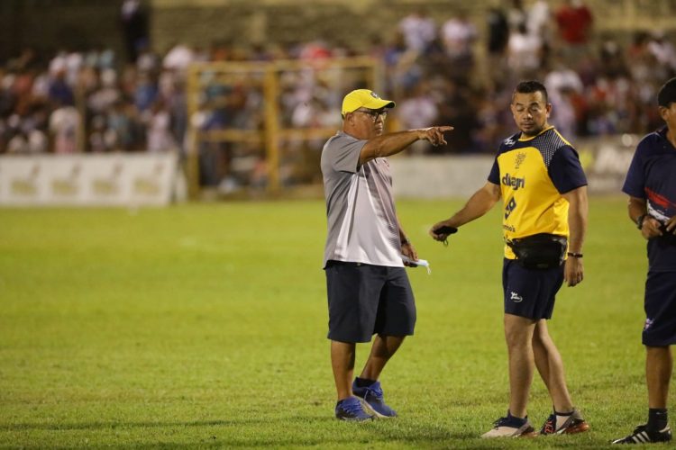 Eraldo Correia, técnico de Firpo. Foto: Diario El Salvador.