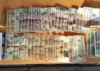 Detienen a mujer presuntamente implicada en extorsiones en La Paz