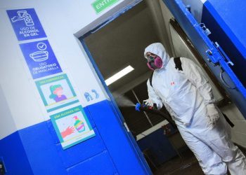 Más de 5,000 centros escolares son desinfectados