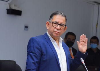 Eugenio Chicas justifica la entrega de sobresueldos durante el gobierno del FMLN