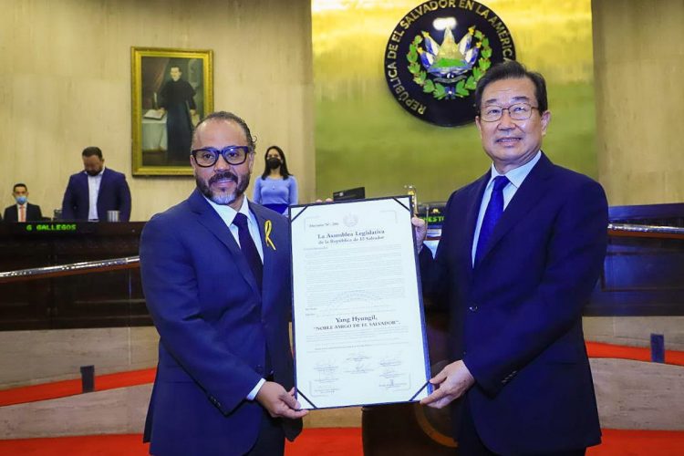 El embajador de la república de Corea, Yang Hyungil, ha sido nombrado como «noble amigo de El Salvador».