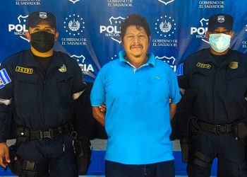 Detienen a sujeto que conducía con 500 grados de alcohol y portando arma de fuego en Ilopango