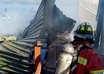 Bomberos extingue incendio en rancho privado de zona turística en Santa Ana