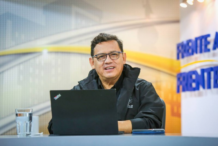 El ministro interino de Educación, Mauricio Pineda, informó sobre las acciones que desarrollan desde el Mined.
