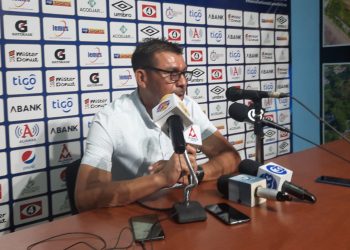 Guillermo Rivera, técnico de Platense: «Estaría más preocupado si por ahí te llevaras tres o cuatro goles en cada partido»