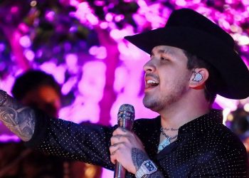 Christian Nodal cantará a El Salvador