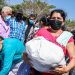 Gobierno entrega paquetes alimentarios a familias afectadas con la veda moluscos