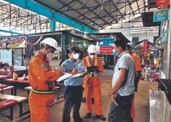 Bomberos verifican mercados en Usulután para evitar incendios