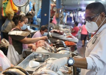 Alcaldía de San Salvador realiza inspecciones en mercados ante veda de moluscos
