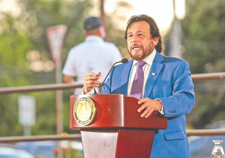 Legado. El vicepresidente Félix Ulloa destacó
el recorrido de su padre.