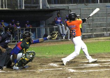 Halcones en un juego altamente ofensivo se llevó el duelo de batazos