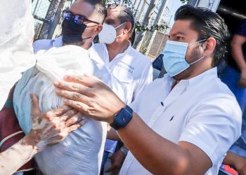Ministerio de Agricultura dona alimentos a afectados por veda de moluscos
