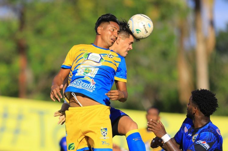 El técnico de Municipal Limeño,  Carlos Romero, lamentó la derrota de su equipo ante Jocoro, en la 5a. fecha del Torneo Clausura 2022. Fotos  Diego García