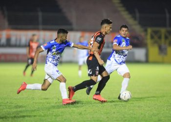 Águila sigue líder del Clausura 2022 pero ganó con un penalti inexistente