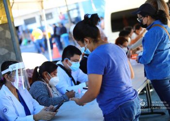 El Ministerio de Salud realiza tamizajes comunitarios en distintos puntos de El Salvador