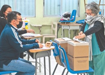 Costa Rica vota por su presidente con un abstencionismo del 45 %