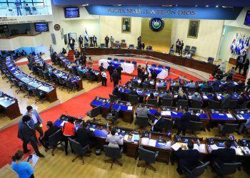 Dos diputados deberán enfrentar la justicia por negociar prebendas