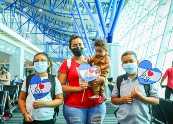 Más de un centenar de viajeros estrenaron la nueva terminal aérea del aeropuerto internacional de El Salvador