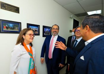 Alexandra Hill sostiene reunión con presidente del Banco de Desarrollo de América Latina para dar seguimiento a iniciativas de cooperación