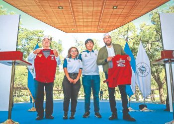 Lanzan pasantías con becas para jóvenes de San Salvador