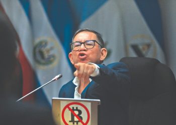«Chicas viajó a Corea con el boleto más caro que ha pagado el TSE»: Ernesto Castro, presidente de la Asamblea