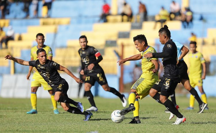 El gol fue el gran ausente este domingo en Santa Rosa de Lima. Foto: David Martínez