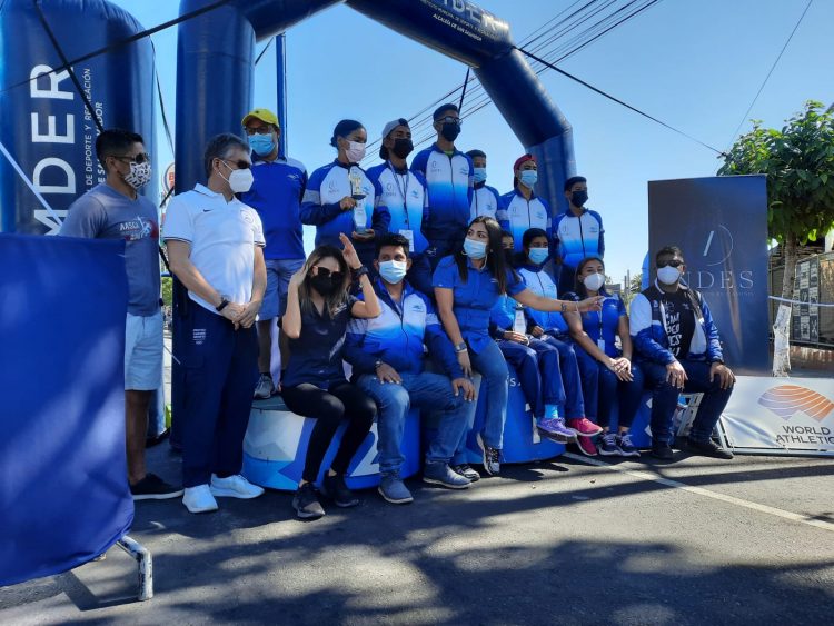 Este es el grupo de jóvenes marchistas que representó a El Salvador en el recién finalizado Campeonato C.A. Foto Rafael Cárcamo