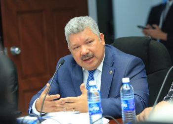 BANDESAL expone los proyectos que ejecuta a favor de la juventud