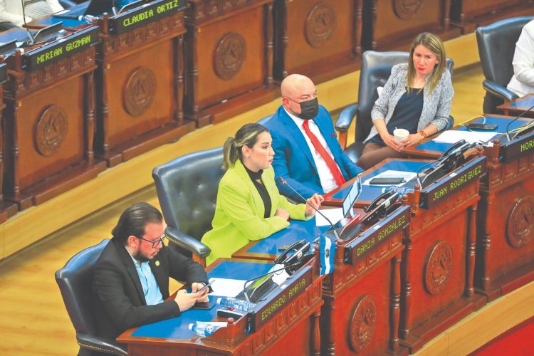 Nuevas Ideas llamó a la población a hacer valer sus
derechos en temas financieros, con las nuevas leyes en esa área.