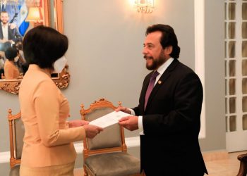 Vicepresidencia recibe credenciales de los nuevos embajadores en El Salvador