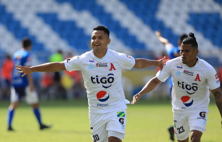 El jugador Emerson Mauricio, ya no seguirá más con el conjunto albo para el Torneo Clausura 2026. Foto/ Archivo DES