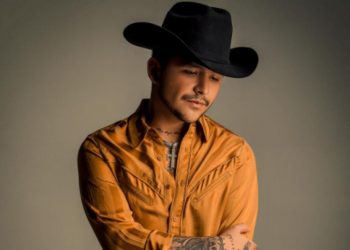 Christian Nodal llega con «No somos ni seremos»