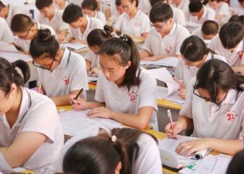 China insta a EE. UU. a no acosar a estudiantes chinos