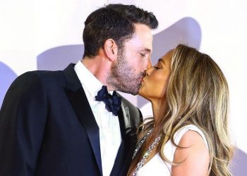 Fans de Jennifer López y Ben Affleck comentan que Affleck dará el primer paso para pedirle matrimonio