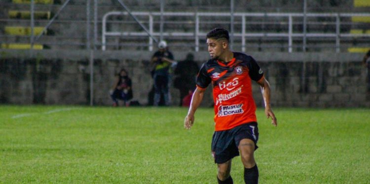 Jairo Henríquez cumple su segundo torneo en las filas del equipo migueleño. Twitter: @cdaguilaoficial⁩