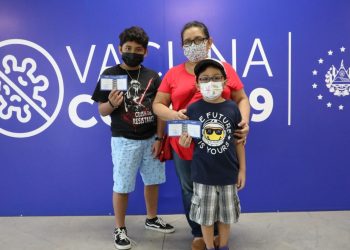 Salvadoreños aprueban Plan Nacional de Vacunación para combatir la COVID-19