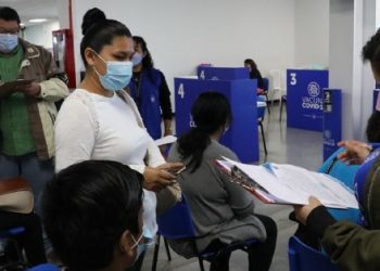 Salvadoreños aprueban Plan Nacional de Vacunación para combatir la COVID-19