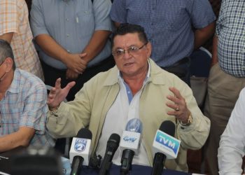 Transportistas inician conversaciones en Casa Presidencial