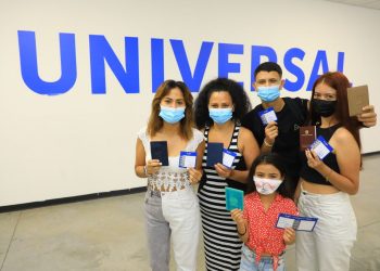 «El megacentro de vacunación del Hospital está muy organizado, me encanta El Salvador», Saraí Castellanos, colombiana