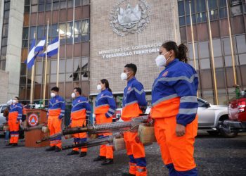 Protección Civil inicia megajornada de fumigación en San Salvador
