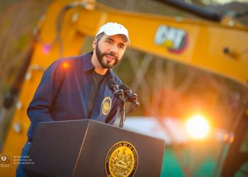 Presidente Nayib Bukele coloca primera piedra en puentes para zona oriental