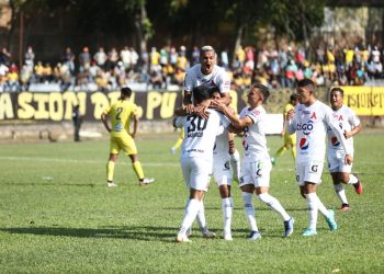 Con goles de reservistas, Alianza se impuso 2-1 al 11 Deportivo en Ahuachapán 
