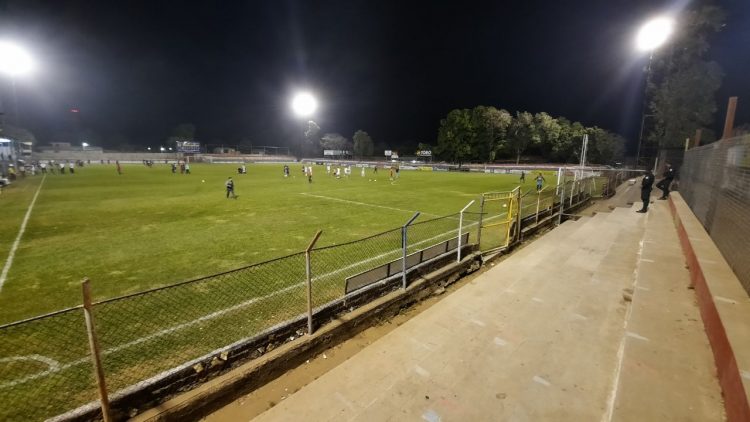 Sin público lució esta noche el estadio Sergio Torres Rivera. Foto: Guillermo Martínez