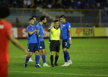Hugo Pérez, técnico de la Selecta: «Concacaf me decepciona porque pusieron el VAR y no lo usan»