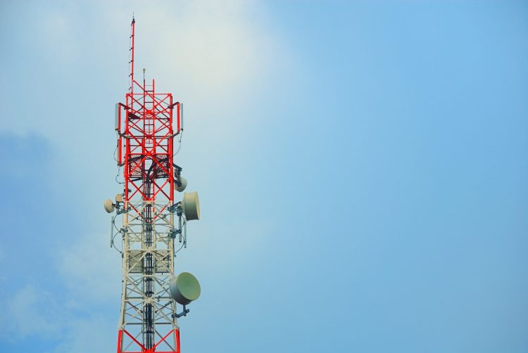 Claro se ha dedicado a ampliar la cobertura a prácticamente a un
94 % de cobertura
poblacional, y llevar
las redes LTE y 4.5
G a todas partes del
país.