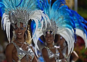 Rio de Janeiro deja de exigir la mascarilla en sitios cerrados