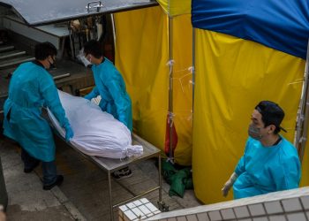 Hong Kong inmerso en el caos antes de pruebas masivas de covid-19