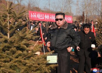 Corea del Norte planea lanzamiento de enorme misil en abril